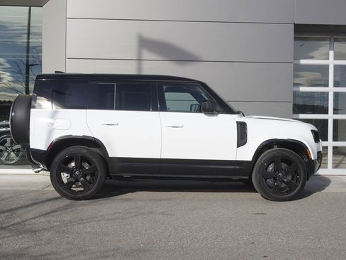 New 2025 Land Rover Defender 110 X-Dynamic SE image 7