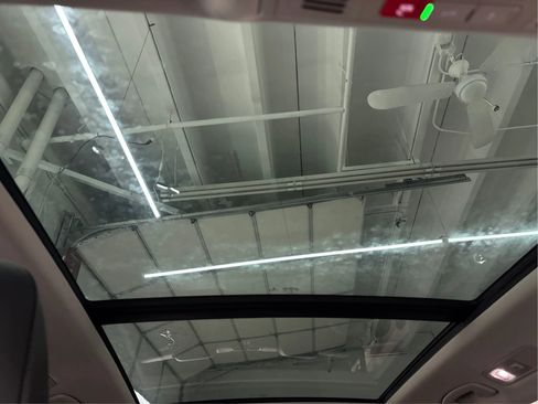 Used 2020 Volkswagen Tiguan SEL image 28