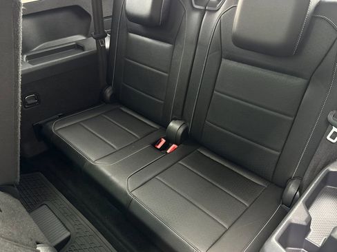 Used 2021 Volkswagen Tiguan SEL FWD image 14