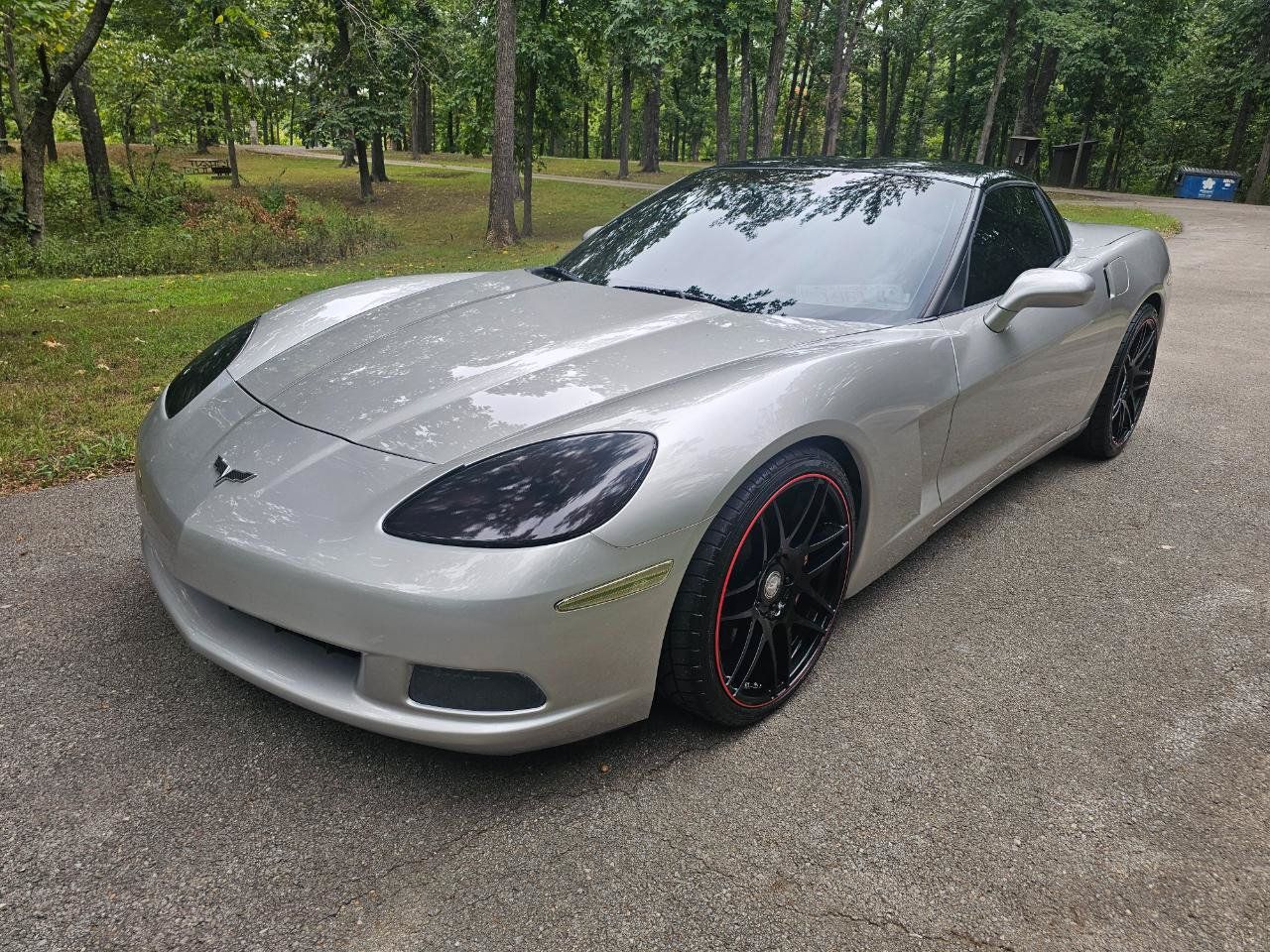 Used 2005 Chevrolet Corvette Coupe w/ Preferred Equipment Group RWD image 11