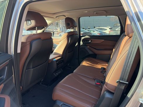 Used 2023 Acura MDX SH-AWD w/ Technology Package image 9