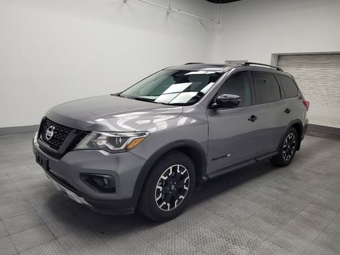 Used 2020 Nissan Pathfinder SL FWD image 2