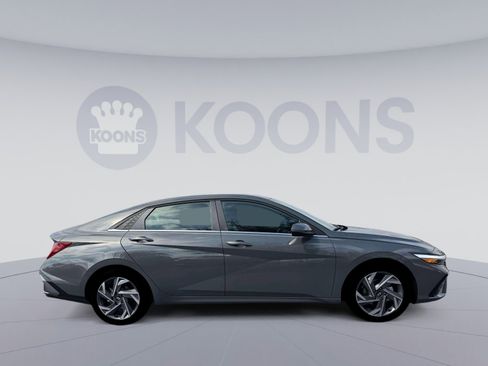 New 2026 Hyundai Elantra Limited FWD image 12