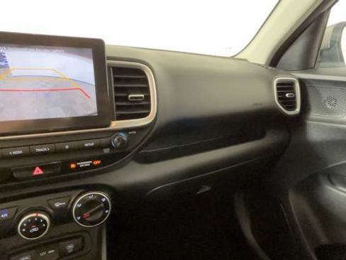 Used 2025 Hyundai Venue SE FWD image 31