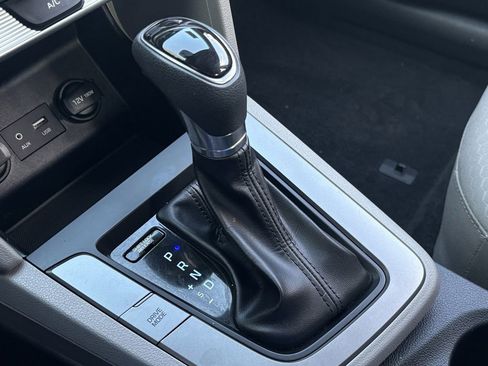 Used 2019 Hyundai Elantra SE image 18