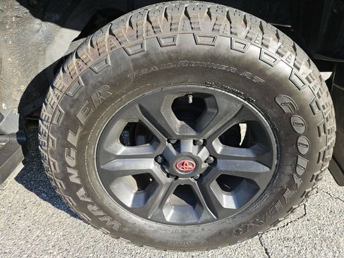 Used 2016 Toyota 4Runner SR5 AWD/4WD image 29