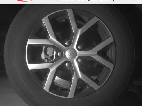 Used 2025 Jeep Grand Cherokee Limited AWD/4WD image 15