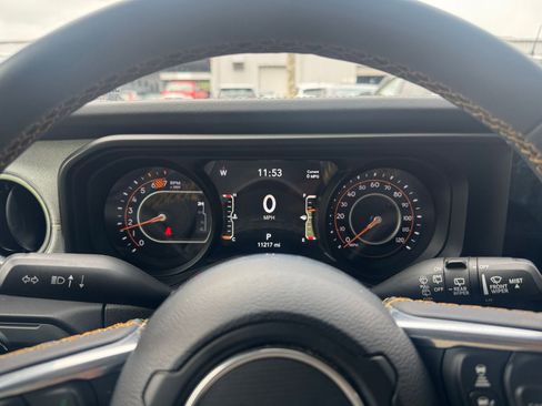 Used 2025 Jeep Wrangler Sahara image 39