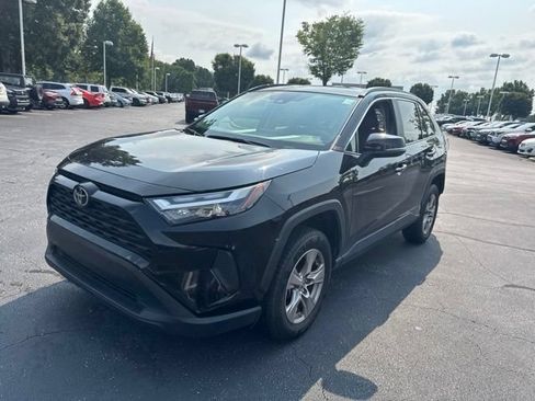 Used 2025 Toyota RAV4 XLE FWD image 9