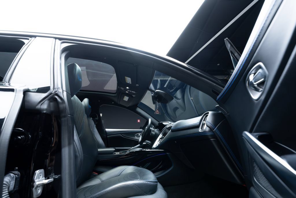 Used 2022 Aston Martin DBX AWD/4WD image 36