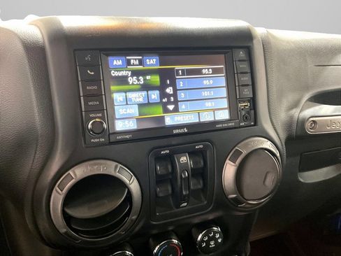 Used 2015 Jeep Wrangler Unlimited Sport w/ Power Convenience Group AWD/4WD image 6