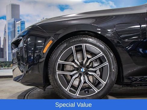 Used 2025 BMW 750e xDrive w/ Premium Package AWD/4WD image 7