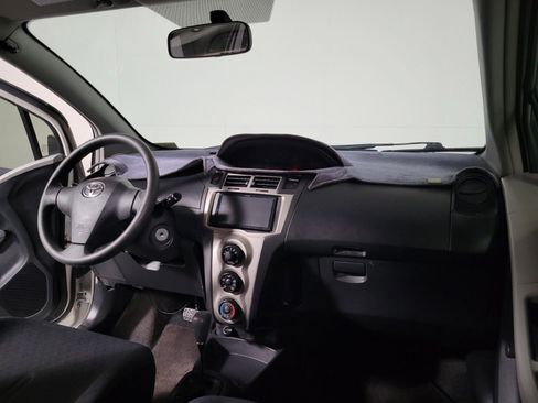 Used 2009 Toyota Yaris 4-Door Hatchback image 24