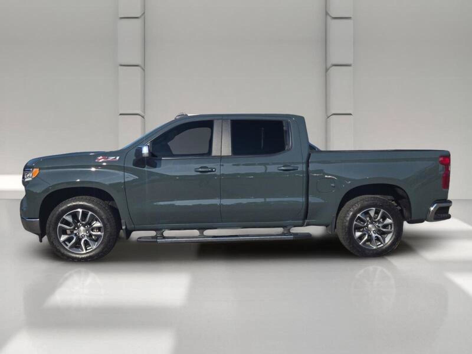 Used 2025 Chevrolet Silverado 1500 LT w/ Z71 Off-Road Package AWD/4WD image 4