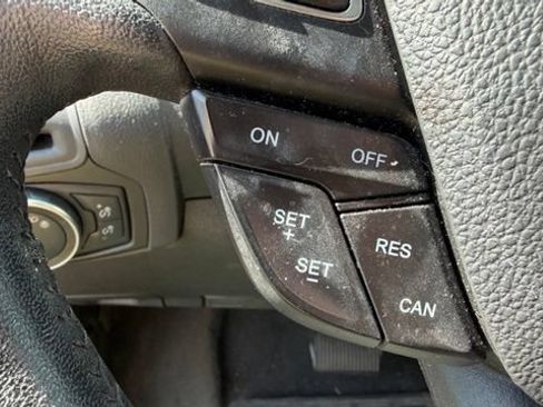 Used 2018 Ford Focus SE w/ Cold Weather Package FWD image 18