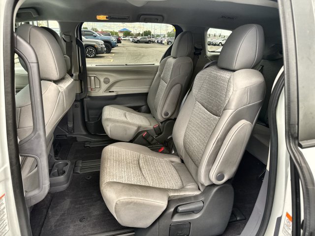 Used 2024 Toyota Sienna LE FWD image 21