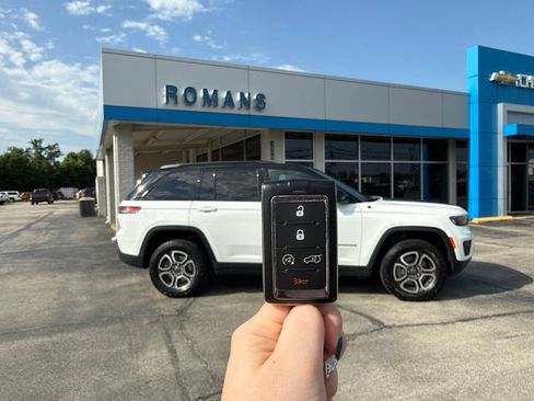 Used 2024 Jeep Grand Cherokee Trailhawk w/ Advanced Protech Group II AWD/4WD image 25