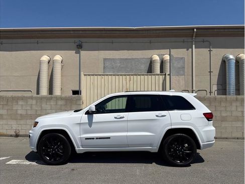 Used 2021 Jeep Grand Cherokee Laredo X image 24