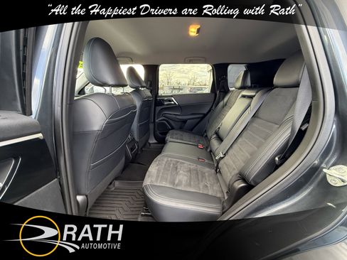 Used 2024 Mitsubishi Outlander SE image 17