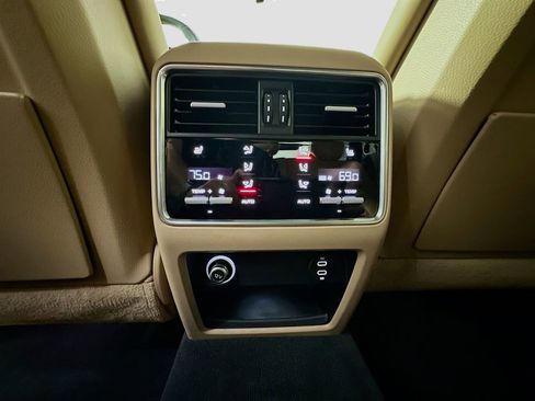 Used 2023 Porsche Cayenne Platinum Edition image 35