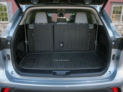 Used 2020 Toyota Highlander XLE AWD/4WD image 15