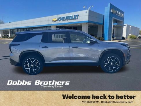 Used 2025 Chevrolet Traverse High Country FWD image 9