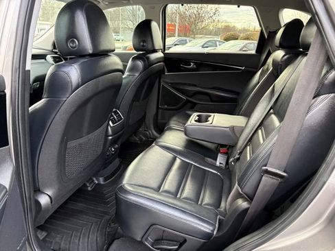 Used 2019 Kia Sorento SX image 20