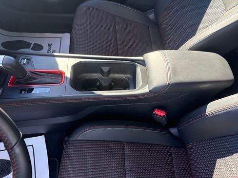 Used 2025 Nissan Kicks SR image 27