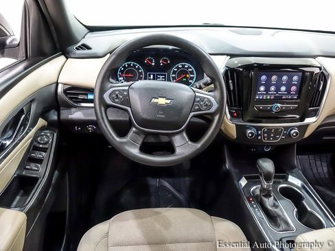 Used 2022 Chevrolet Traverse LS image 18