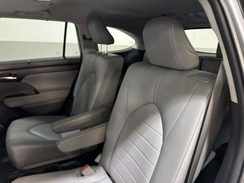 Used 2026 Toyota Highlander XLE AWD/4WD image 7