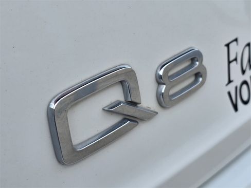 Used 2022 Audi Q8 Premium image 7