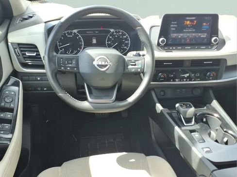Used 2025 Nissan Rogue SV FWD image 5