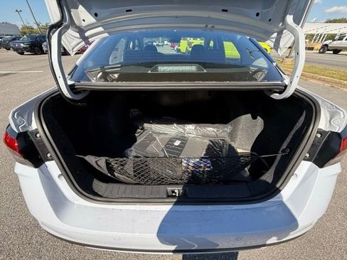 New 2025 Nissan Versa SR w/ Trunk Package image 14
