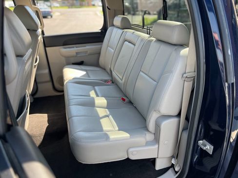 Used 2011 Chevrolet Silverado 2500 LT AWD/4WD image 23