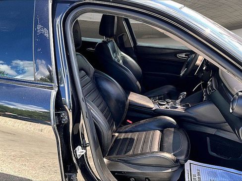 Used 2019 Alfa Romeo Giulia Ti RWD image 6