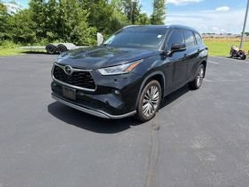 Used 2020 Toyota Highlander Platinum AWD/4WD image 3