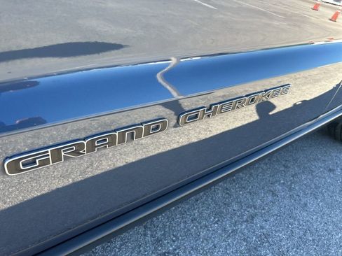 Used 2020 Jeep Grand Cherokee Limited w/ Premium Lighting Group image 19