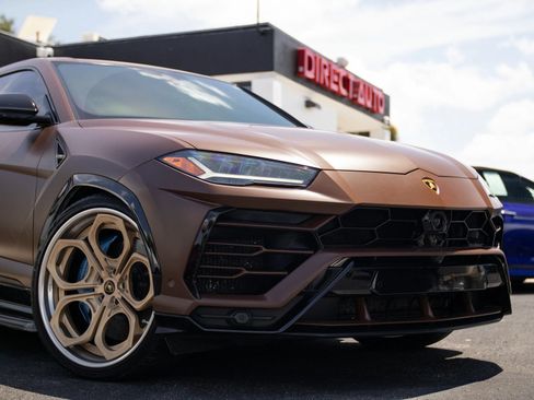 Used 2019 Lamborghini Urus AWD/4WD image 3