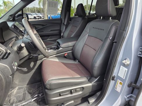 Used 2025 Honda Ridgeline Black Edition image 11