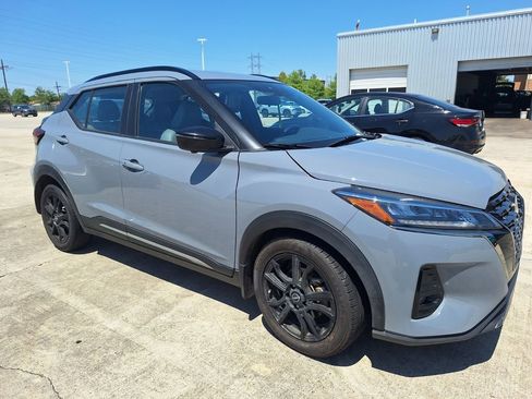 Used 2023 Nissan Kicks SR w/ SR Premium Package FWD image 7