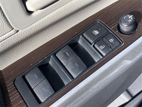 Used 2024 Toyota Sienna LE image 21