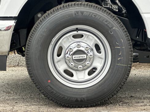 New 2026 Ford F250 XL w/ XL Chrome Package image 28