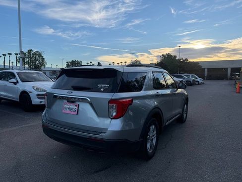 Used 2023 Ford Explorer XLT RWD image 3