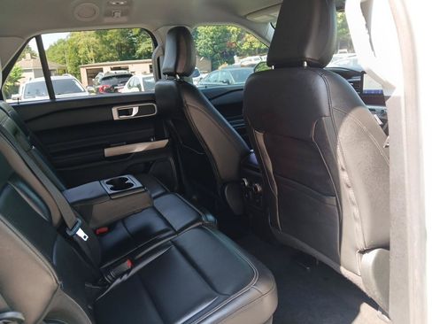 Used 2022 Ford Explorer XLT w/ Equipment Group 202A RWD image 16