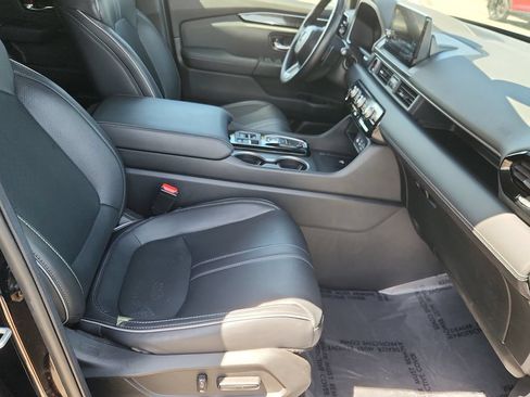 Used 2025 Honda Pilot Elite image 16