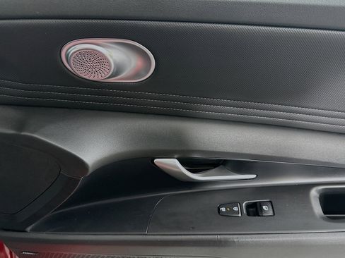 Used 2024 Hyundai Elantra Limited image 22