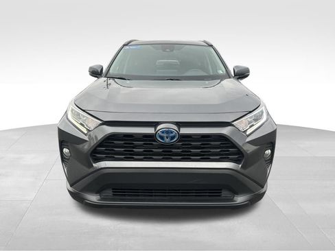 Used 2021 Toyota RAV4 XLE w/ Convenience Package image 2