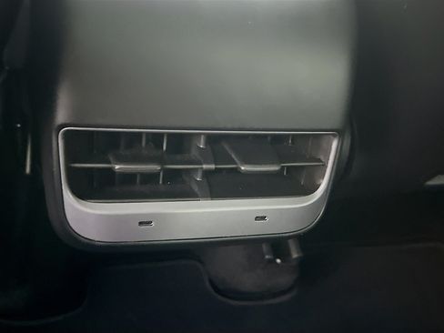 Used 2022 Tesla Model Y Performance AWD/4WD image 27