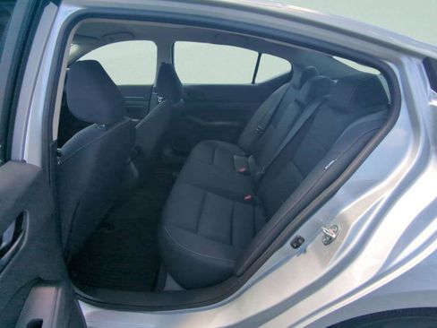 Used 2024 Nissan Altima 2.5 SV image 14