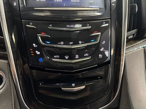 Used 2018 Cadillac Escalade Platinum AWD/4WD image 30